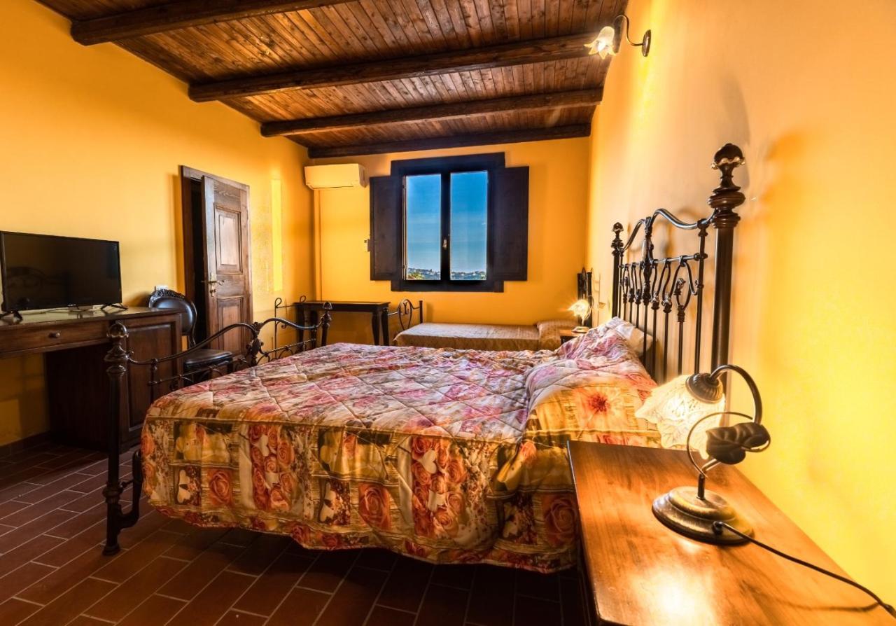 Castello Di Petecciano B&B Mosciano SantʼAngelo Exterior foto